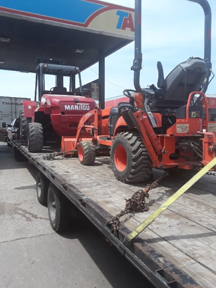  Kubota BX25DLB tractor being transported