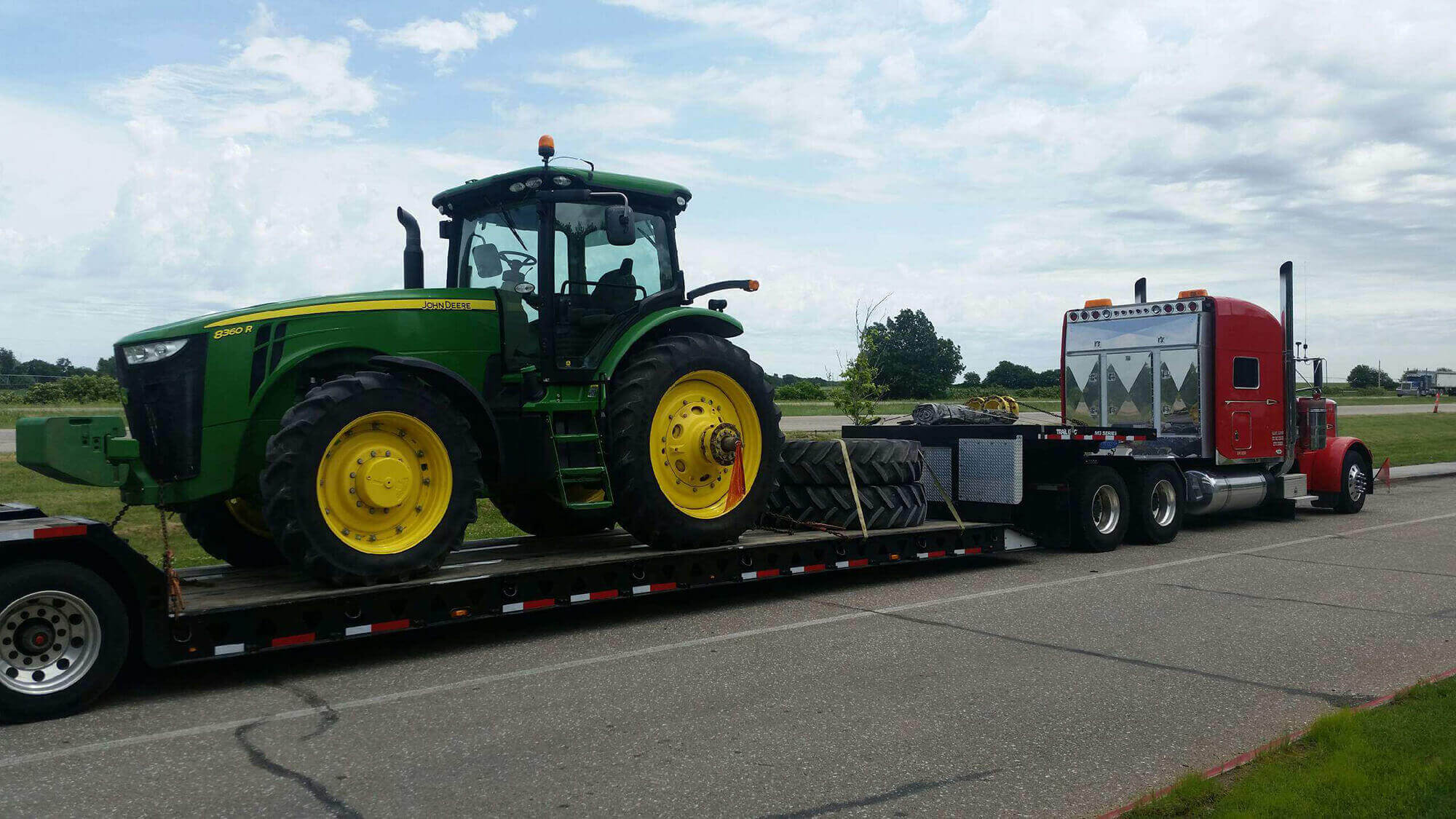 Transporting a John Deere 8360R Tractor